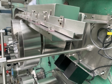 Y-type Three-way Infusion Tube Vibrating Bowl Feeder Equipped with a Linear Vibrator