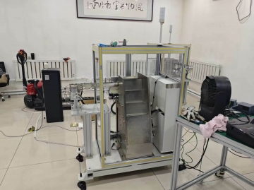 Intermittent Automated Conveying Step Feeder with Dislocation Mechanism and Soundproof Cover