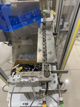 Auto Parts Nut Displacement Feeder Step Feeder With Direct Vibration and Offset Feeder